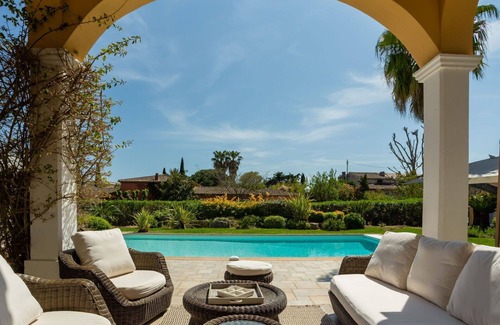 Les Restanques Villa | Stunning private villa for 8 guests with WIFI, A/C, private pool, TV, terrace and pets allowed