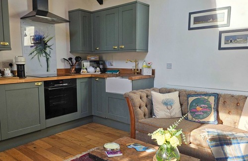 Struan House | Stunning private villa for 2 people with WIFI, TV, patio and panoramic view