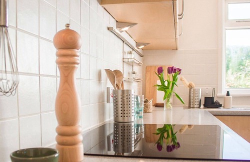 Portree House | Stunning private villa for 4 guests with WIFI, TV and patio