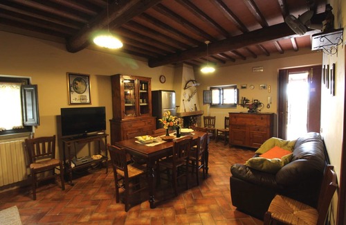 Loro Ciuffenna Villa | Stunning private villa for 10 people with private pool, WIFI, TV and pets allowed, close to Arezzo