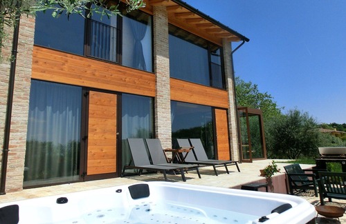 Venegazzu Villa | Stunning private villa with WIFI, private pool, hot tub, sauna, A/C, TV and pets allowed