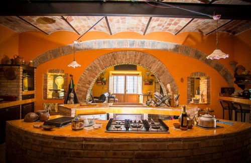 Montefiascone Villa | Stunning private villa for 18 people with WIFI, private pool, patio and pets allowed