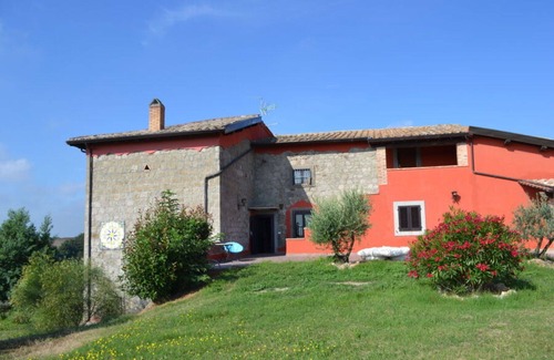 Montefiascone Villa | Stunning private villa for 18 people with WIFI, private pool, patio and pets allowed