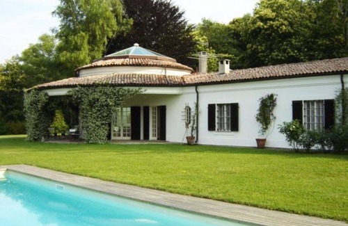 Dormelletto Villa | Stunning private villa for 12 people with WIFI, private pool, TV and patio