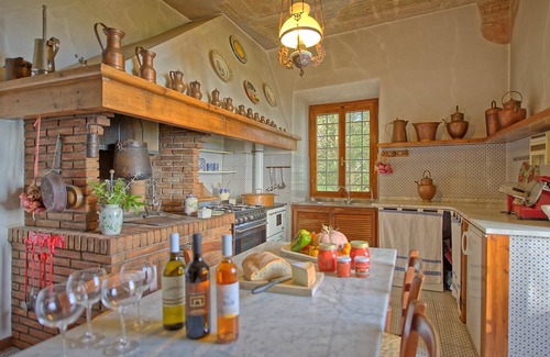 Montecatini Val di Cecina Villa | Stunning private villa for 20 guests with private pool, WIFI, TV, pets allowed and panoramic view