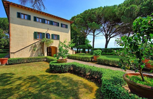 Montecatini Val di Cecina Villa | Stunning private villa for 20 guests with private pool, WIFI, TV, pets allowed and panoramic view