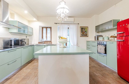 Montecatini Val di Cecina Villa | Stunning private villa with WIFI, hot tub, A/C, private pool, TV, pets allowed and panoramic view