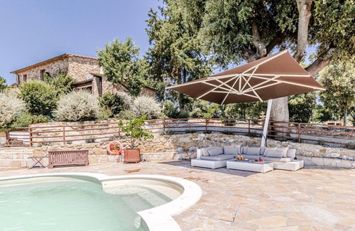 Montecatini Val di Cecina Villa | Stunning private villa with WIFI, hot tub, A/C, private pool, TV, pets allowed and panoramic view