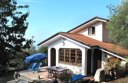 Montignoso House | Stunning private villa for 10 guests with WIFI, TV, terrace and pets allowed