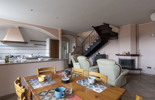 Villa Viani House | Stunning private villa for 6 guests with WIFI, terrace, pets allowed and panoramic view