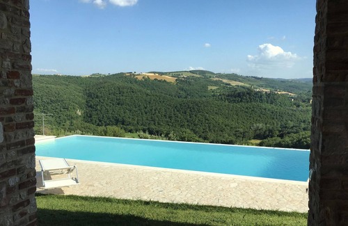 San Venanzo Villa | Stunning private villa for 8 people with private pool, WIFI, TV and panoramic view