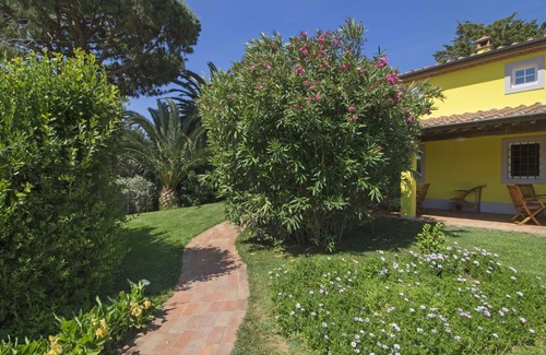 San Vincenzo House | Stunning private villa for 10 people with A/C, private pool, WIFI, TV, patio and pets allowed