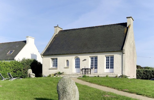 Berven House | Stunning private villa for 4 guests with WIFI, TV, terrace and pets allowed