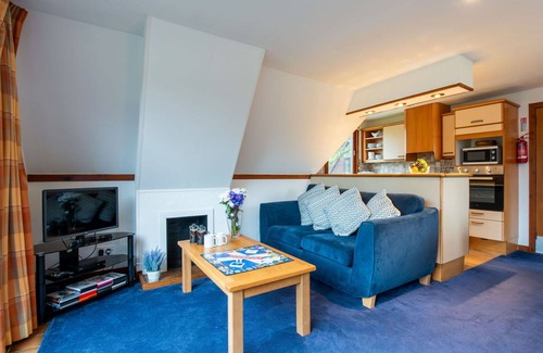 South Laggan House | Stunning private villa for 6 guests with WIFI, TV, terrace, pets allowed and panoramic view