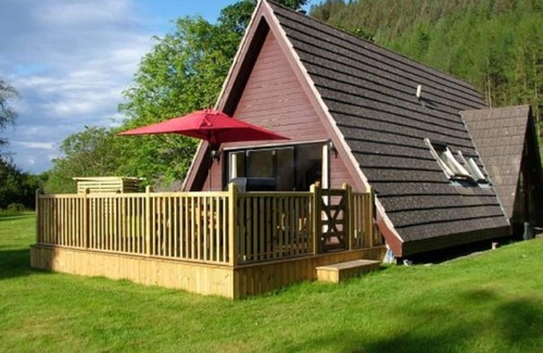 South Laggan House | Stunning private villa for 6 guests with WIFI, TV, terrace, pets allowed and panoramic view