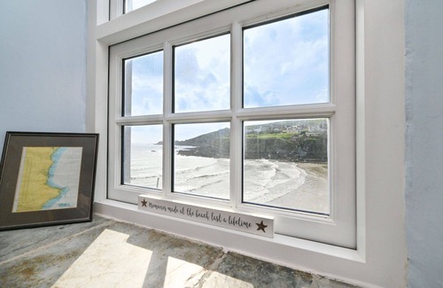 Portmellon House | Stunning private villa for 4 guests with WIFI, TV, patio, pets allowed and parking