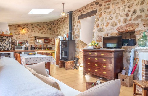 Fornalutx House | Stunning private villa for 4 guests with WIFI, TV and patio