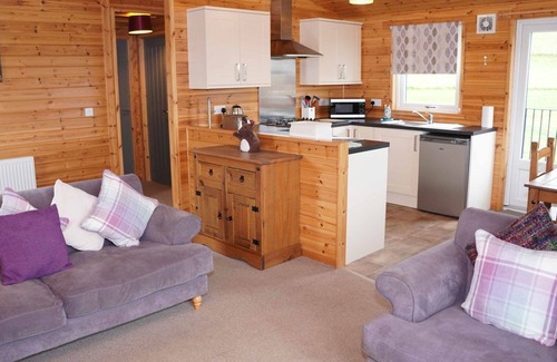Kinross House | Stunning private villa for 4 guests with WIFI, TV, balcony and pets allowed