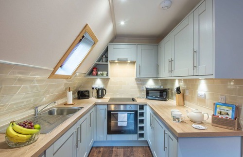 South Laggan House | Stunning private villa for 4 guests with TV, balcony and panoramic view