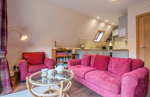 South Laggan House | Stunning private villa for 4 guests with TV, balcony and panoramic view
