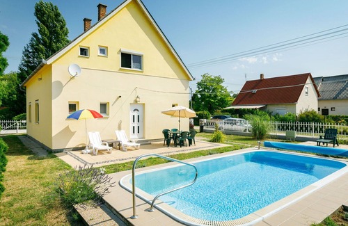 Balatonmariafurdo House | Stunning private villa for 8 people with WIFI, private pool, TV and terrace