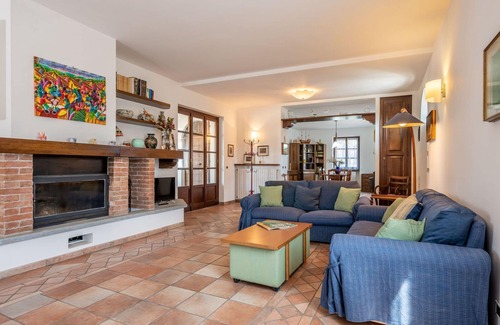Basaluzzo Villa | Stunning private villa with WIFI, hot tub, private pool, TV, patio, pets allowed and panoramic v.
