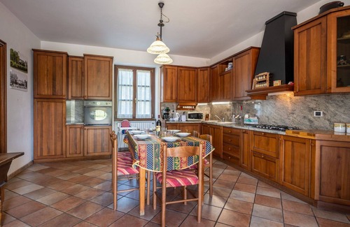 Basaluzzo Villa | Stunning private villa with WIFI, hot tub, private pool, TV, patio, pets allowed and panoramic v.
