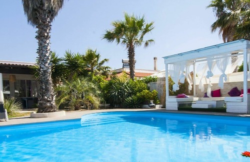 Pizzo Villa | Stunning private villa for 17 people with private pool, A/C, WIFI, TV, patio and pets allowed
