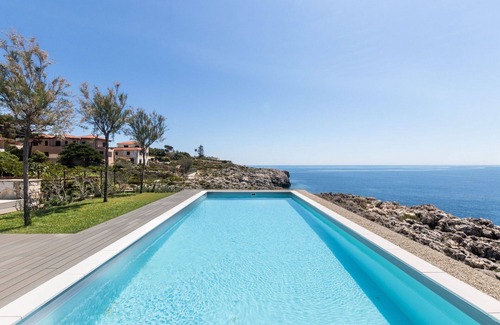 Plemmirio Villa | Stunning private villa with A/C, private pool, WIFI, TV, patio and panoramic view, close to Syra.