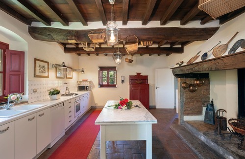 Vicchio Villa | Stunning private villa with WIFI, private pool, TV, patio, pets allowed and panoramic view