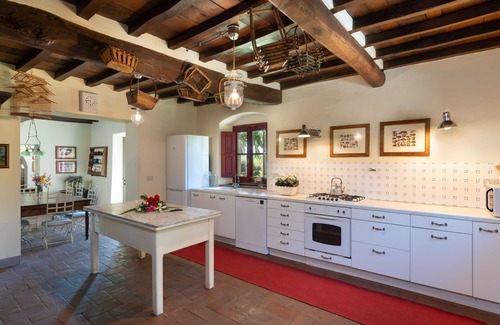 Vicchio Villa | Stunning private villa with WIFI, private pool, TV, patio, pets allowed and panoramic view