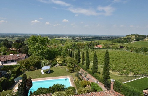 Zenevredo Villa | Stunning private villa with private pool, A/C, WIFI, TV, patio, pets allowed and panoramic view