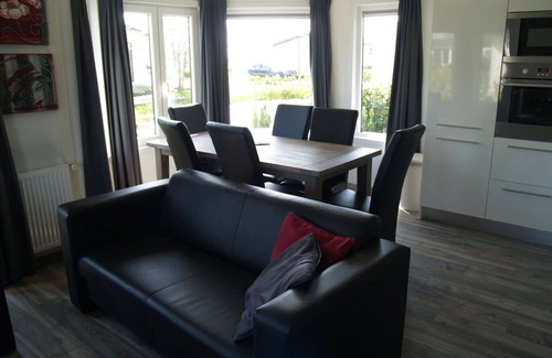 Dordtse Biesbosch House | Stunning private villa for 6 guests with WIFI, pool, TV, terrace and parking
