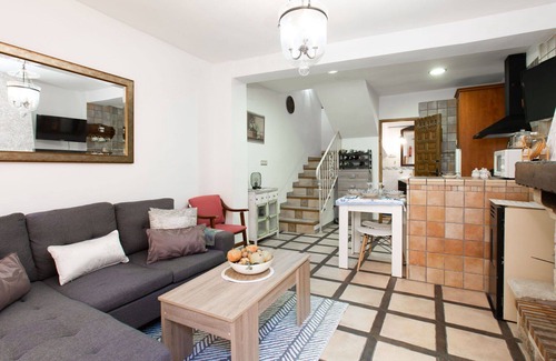 Niguelas House | Stunning private villa for 6 people with WIFI, TV and terrace