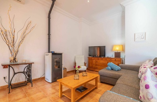 Porreres House | Stunning private villa for 6 guests with private pool, A/C, WIFI, TV and patio
