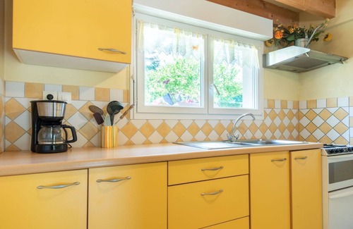Carentan House | Stunning private villa for 4 people with WIFI, TV, terrace and pets allowed