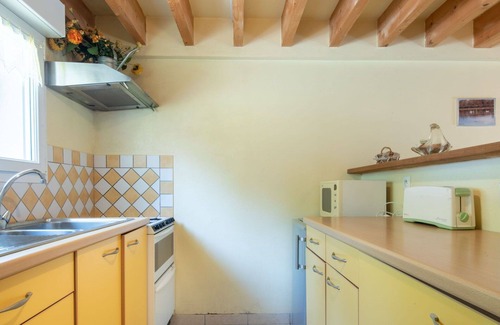 Carentan House | Stunning private villa for 4 people with WIFI, TV, terrace and pets allowed