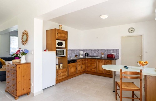 Matignon House | Stunning private villa for 4 guests with TV, terrace and pets allowed