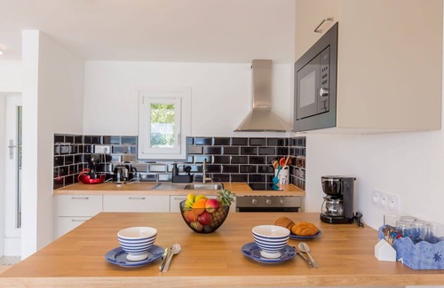 Locquirec House | Stunning private villa for 4 people with WIFI, TV, patio and pets allowed