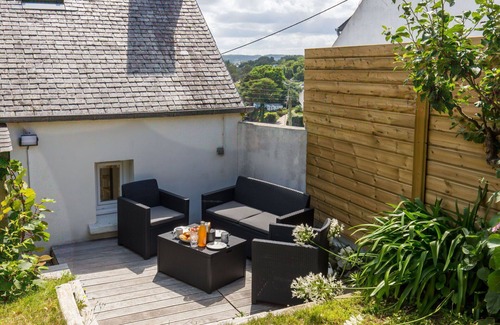 Locquirec House | Stunning private villa for 4 people with WIFI, TV, patio and pets allowed