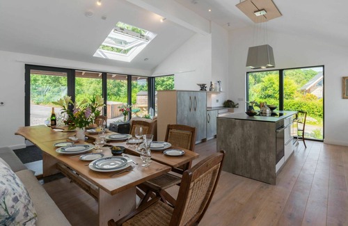 Glen Urquhart Villa | Stunning private villa for 8 guests with WIFI, TV, terrace and panoramic view