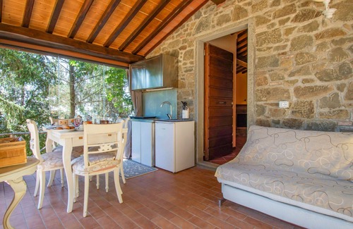 Macchino House | Stunning private villa for 2 people with WIFI, A/C, TV, patio and pets allowed