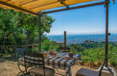 Macchino House | Stunning private villa for 2 people with WIFI, A/C, TV, patio and pets allowed