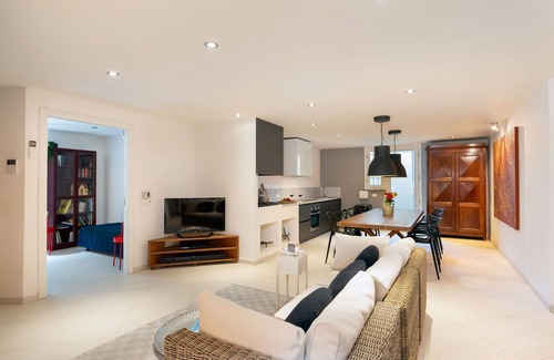 Camaiore Villa | Stunning private villa with sauna, hot tub, WIFI, private pool, A/C, TV, patio, close to Viareggio