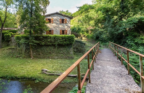 Molezzano Villa | Stunning private villa for 4 people with WIFI, TV, patio and pets allowed