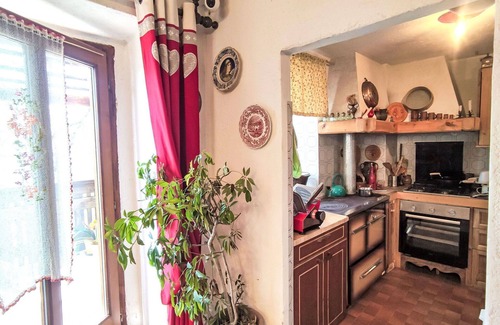 Preore House | Stunning private villa for 6 guests with TV, patio, pets allowed and panoramic view