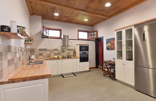 Arucas House | Stunning private villa for 10 guests with WIFI, private pool, TV and patio