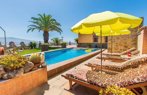 Motril Villa | Stunning private villa for 4 guests with private pool, WIFI, A/C, TV and terrace