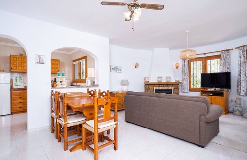 Arnella Villa | Stunning private villa for 10 people with private pool, WIFI, A/C, TV and patio