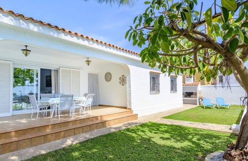 Vinaros Villa | Stunning private villa for 6 people with private pool, WIFI, TV, terrace and pets allowed